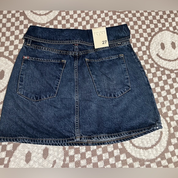 NWT Alice + Olivia denim mini skirt size 27 (4) - Picture 3 of 4